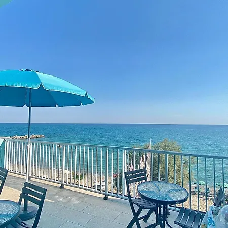 Oda ve Kahvaltı Acquamarina Deluxe 3*