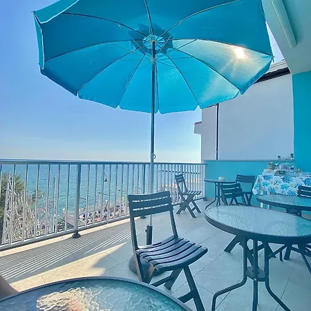 Acquamarina Deluxe 3* カリアーティ